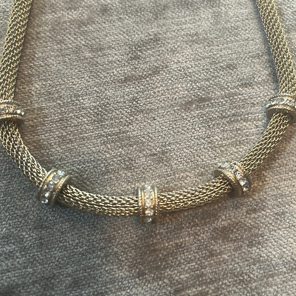 Vintage Crown Trifari gold mesh choker with rhinestones - Picture 4 of 6